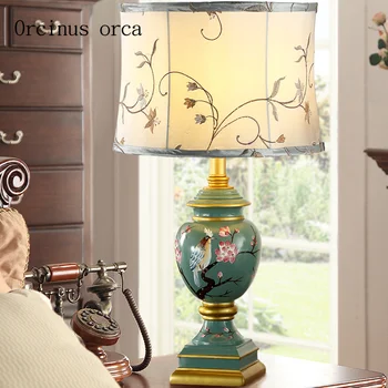 Eiropas stila radošo roku apgleznoti galda lampas dzīvojamā istabā gultas lampa, Amerikāņu luksusa LED sveķi, galda lampas bezmaksas piegāde